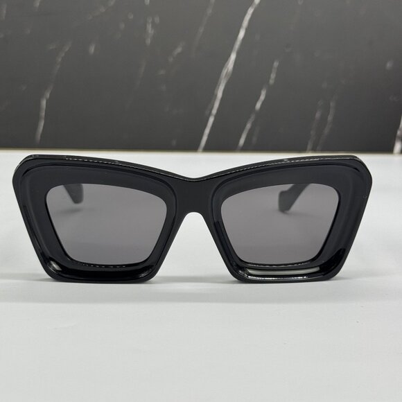 NEW LOEWE LW40145I 01A WOMEN SUNGLASSES BLACK CAT EYE LOEWE EYEWEAR - Picture 1 of 10